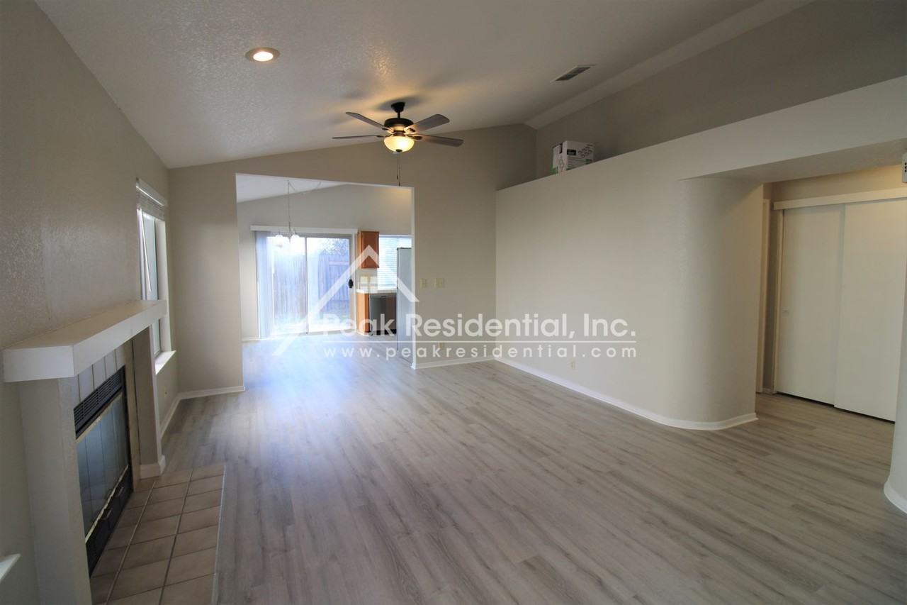 4780 Camino Royale Dr - Photo 3 of 23
