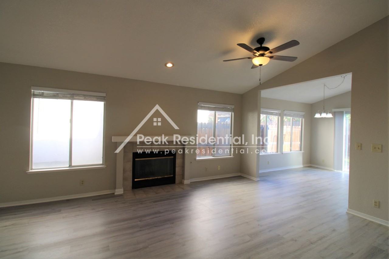 4780 Camino Royale Dr - Photo 4 of 23