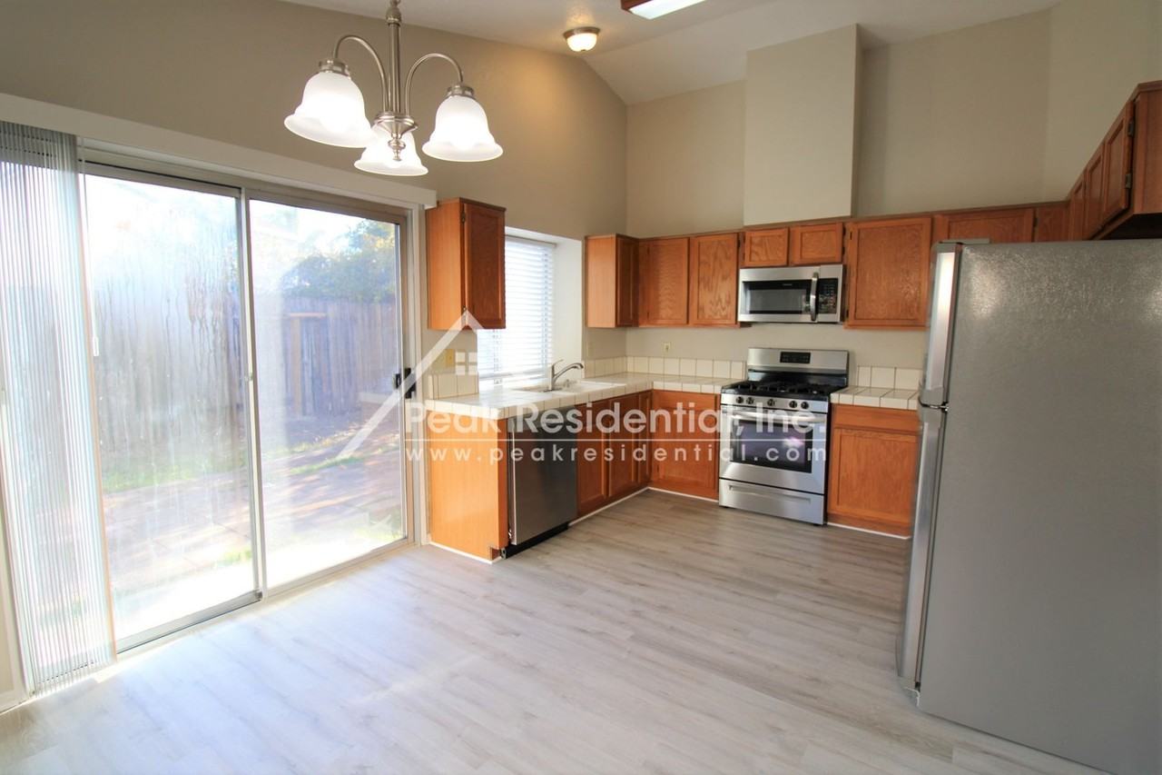 4780 Camino Royale Dr - Photo 7 of 23