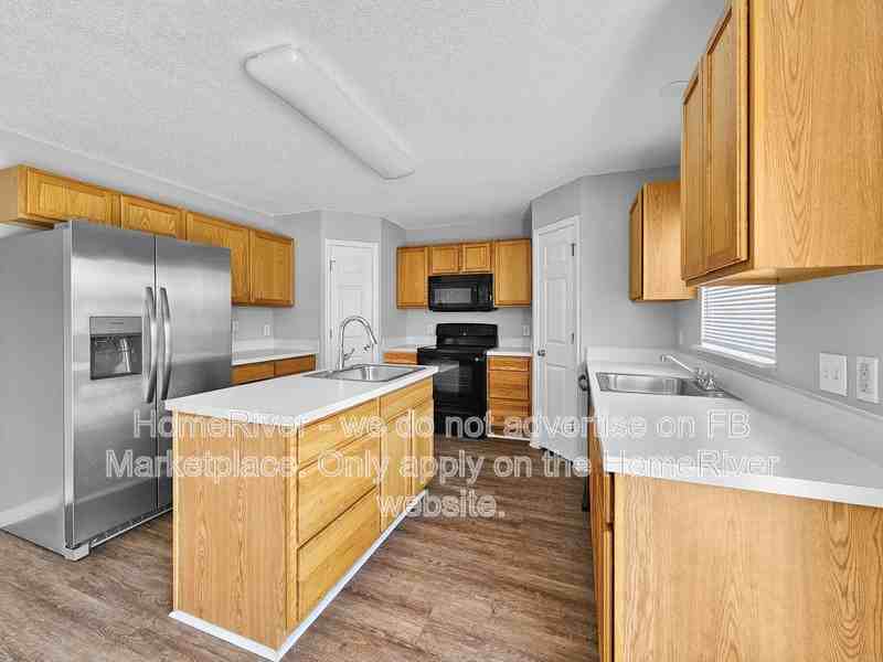 636 Sunway Ln - Photo 4 of 21
