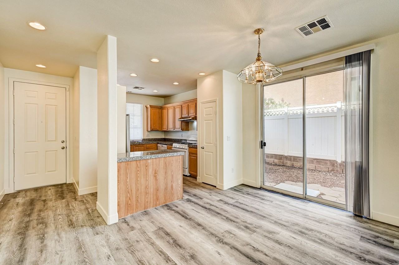 6182 Tillman Crest Ave - Photo 4 of 38