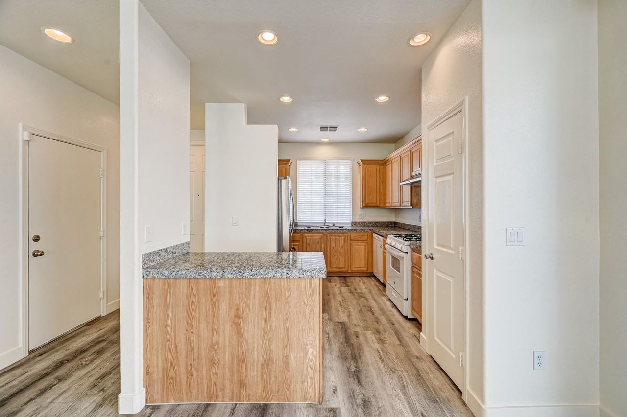 6182 Tillman Crest Ave - Photo 6 of 38