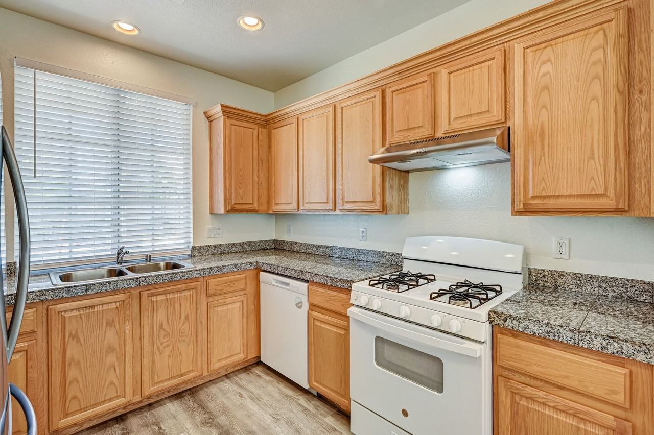 6182 Tillman Crest Ave - Photo 7 of 38