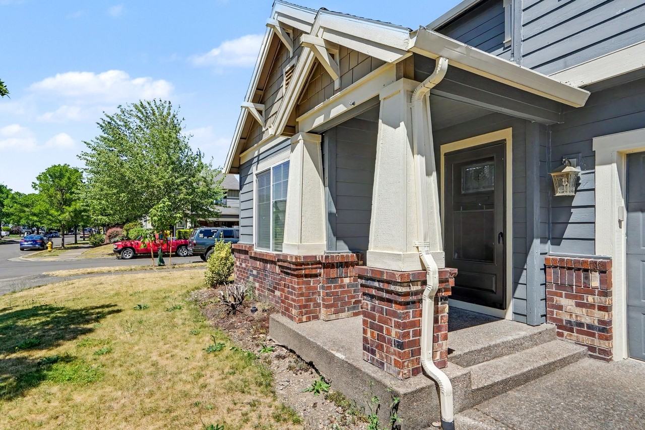 305 Casting St Se - Photo 3 of 46