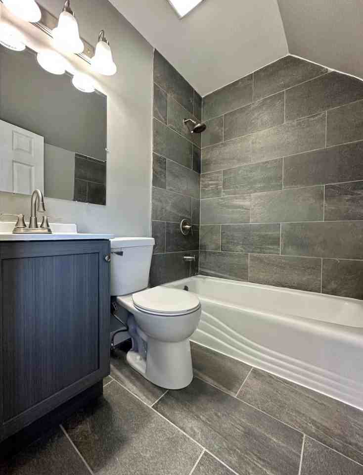587 Charles Ave - Photo 3 of 5