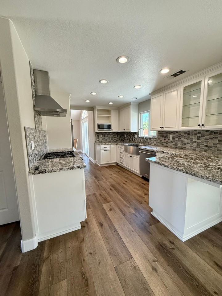 1019 Nanette Ln - Photo 3 of 37