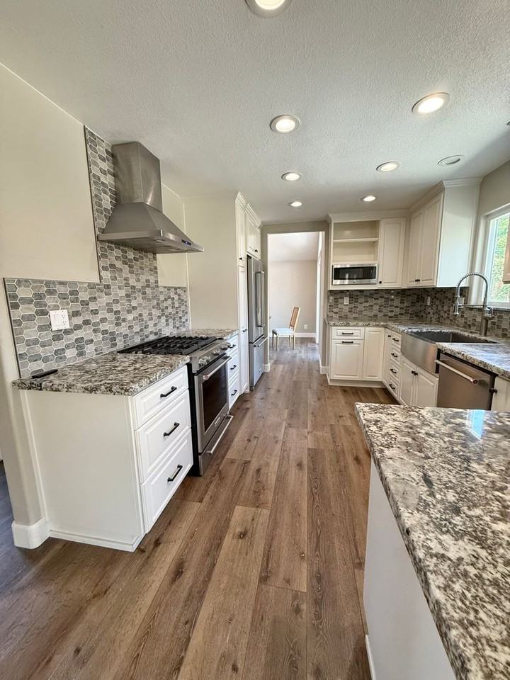 1019 Nanette Ln - Photo 4 of 37