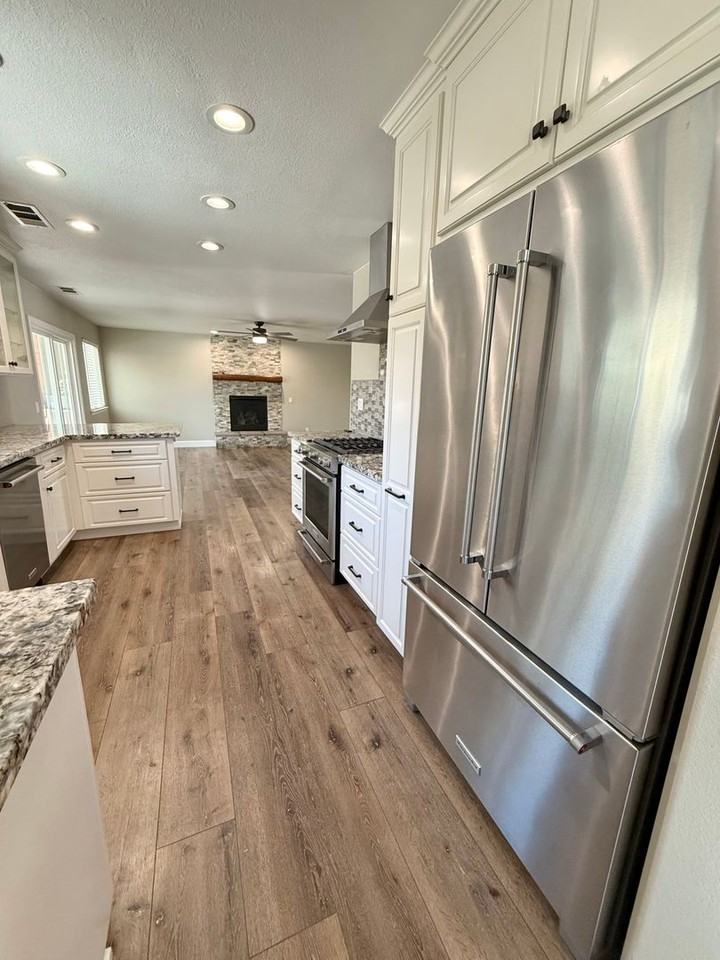 1019 Nanette Ln - Photo 5 of 37