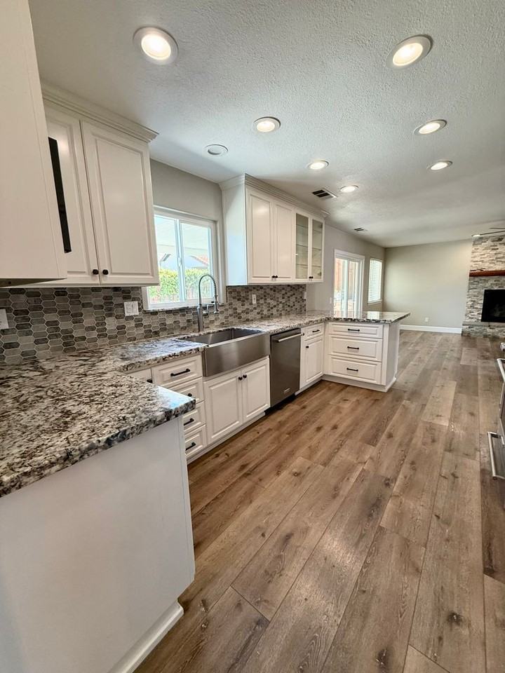 1019 Nanette Ln - Photo 6 of 37