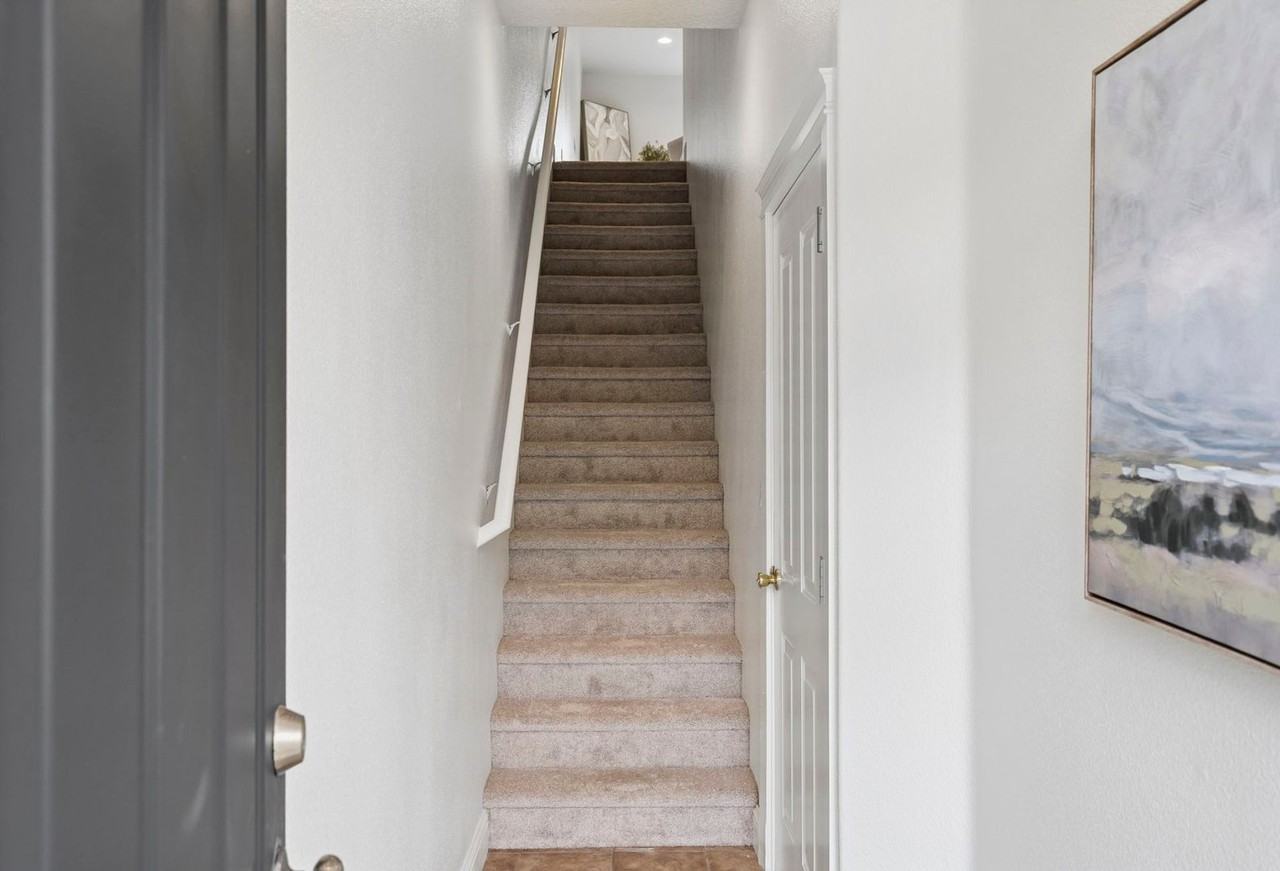 4830 Sw View Point Ter - Photo 3 of 34