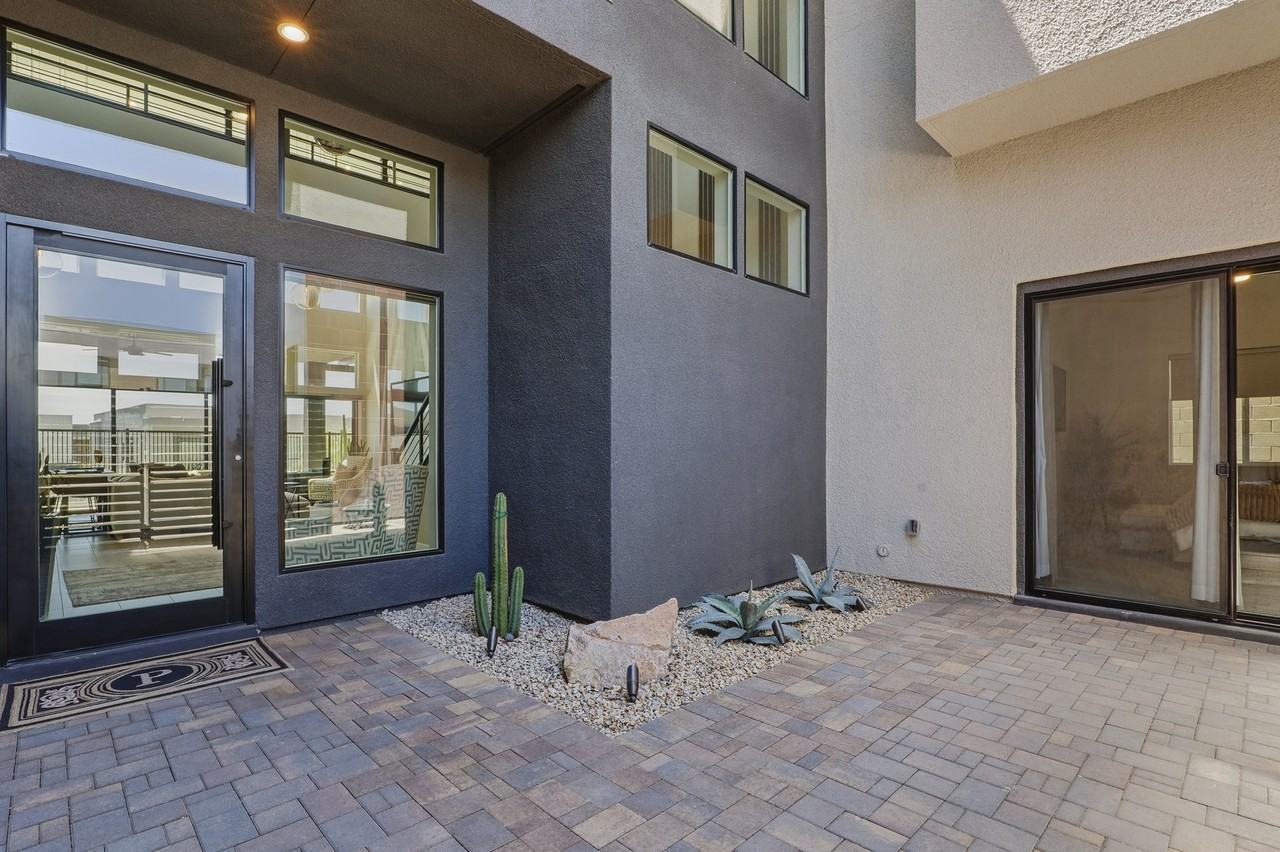 10941 Earth Hues Ct - Photo 3 of 48