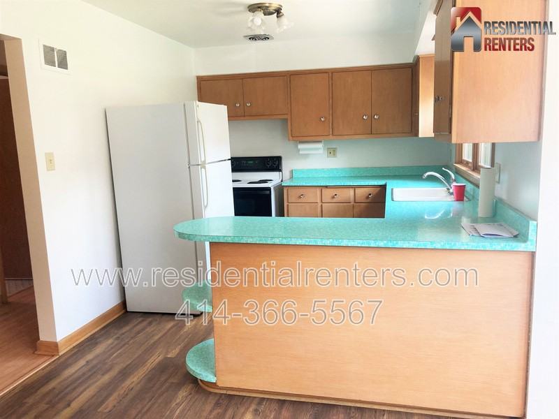 3760 S Clement Ave - Photo 4 of 17