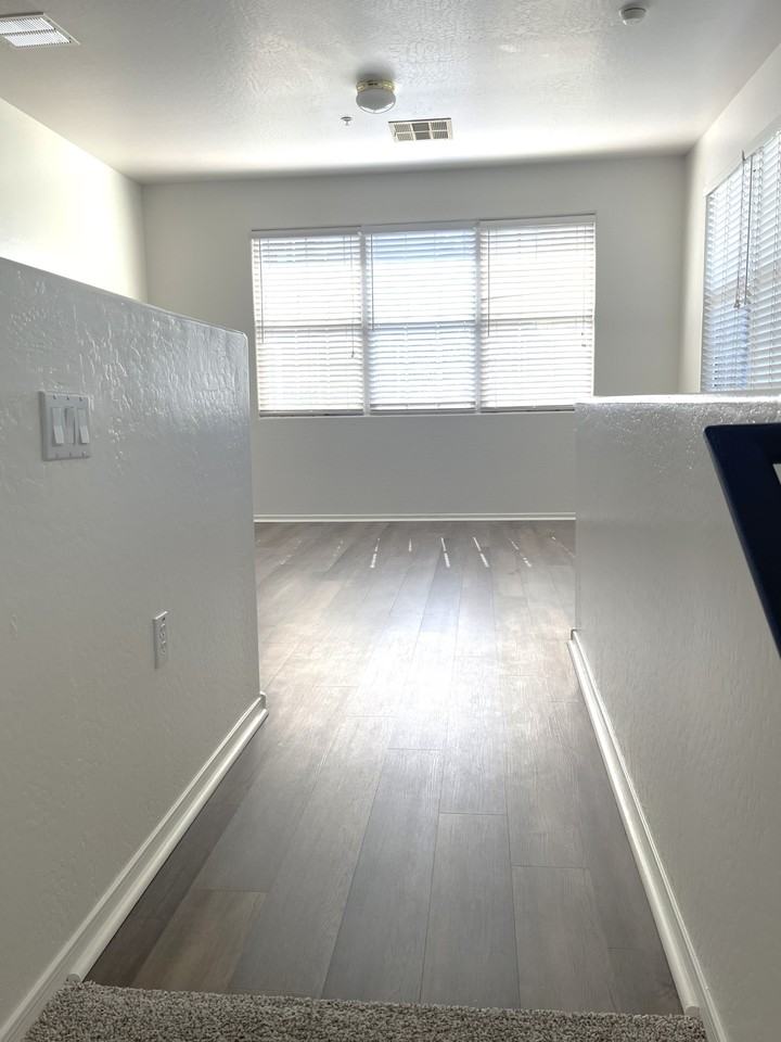 2244 E Huntington Dr - Photo 4 of 14