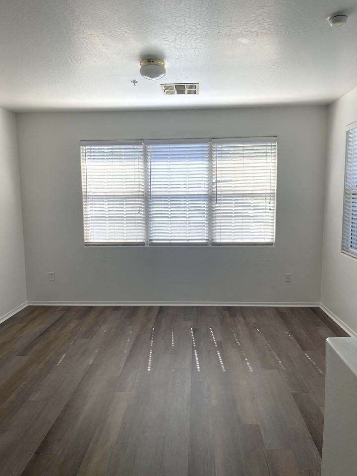 2244 E Huntington Dr - Photo 5 of 14