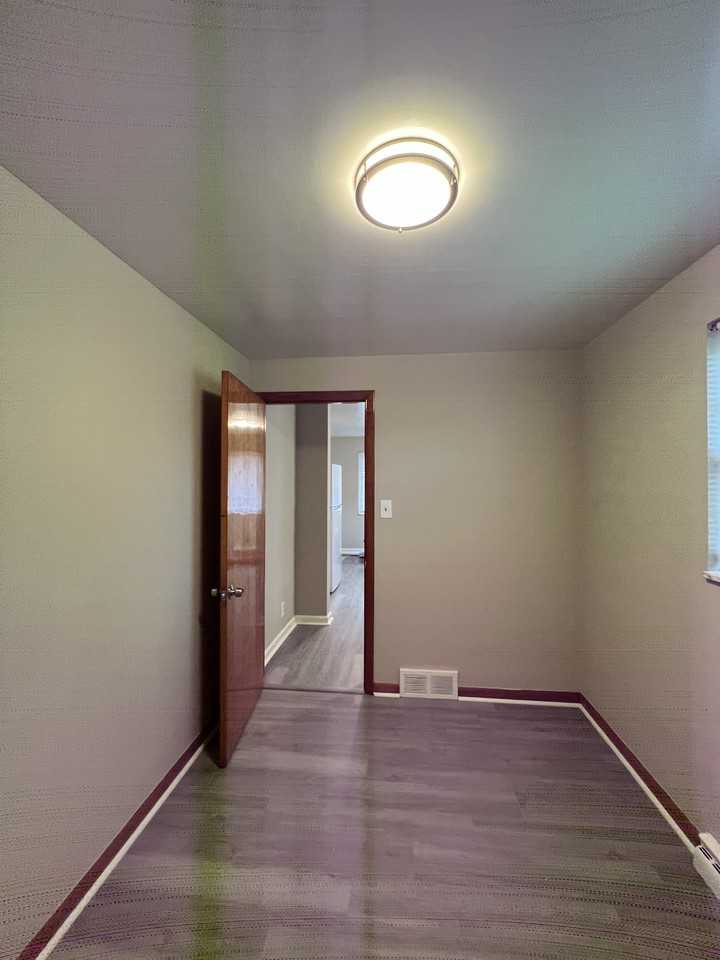 407 Beech St - Photo 2 of 18