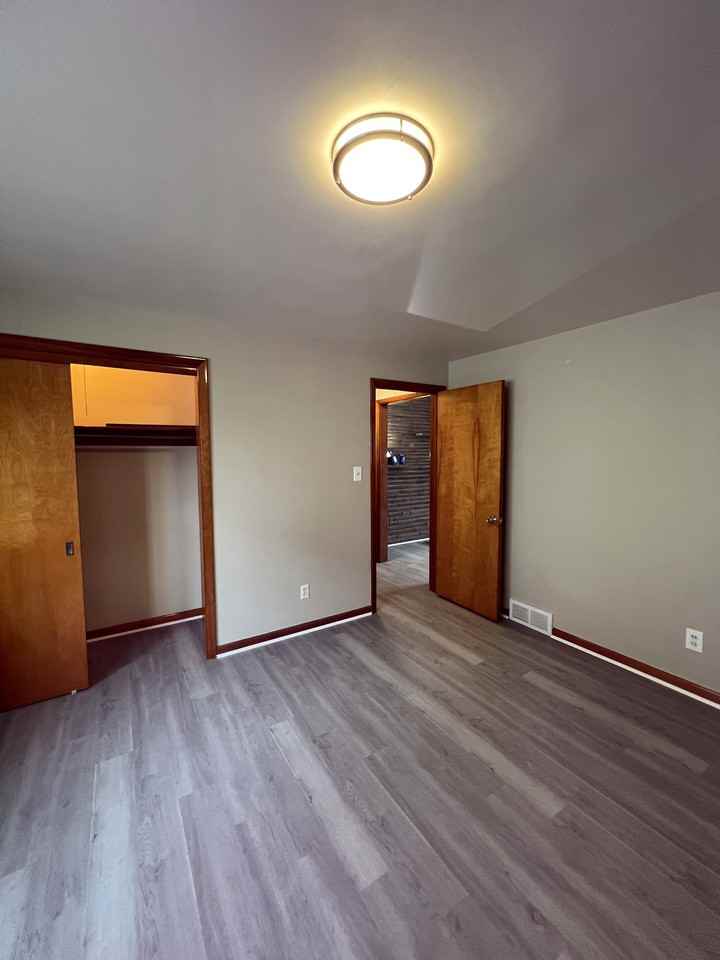 407 Beech St - Photo 6 of 18