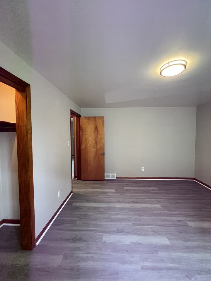 407 Beech St - Photo 7 of 18