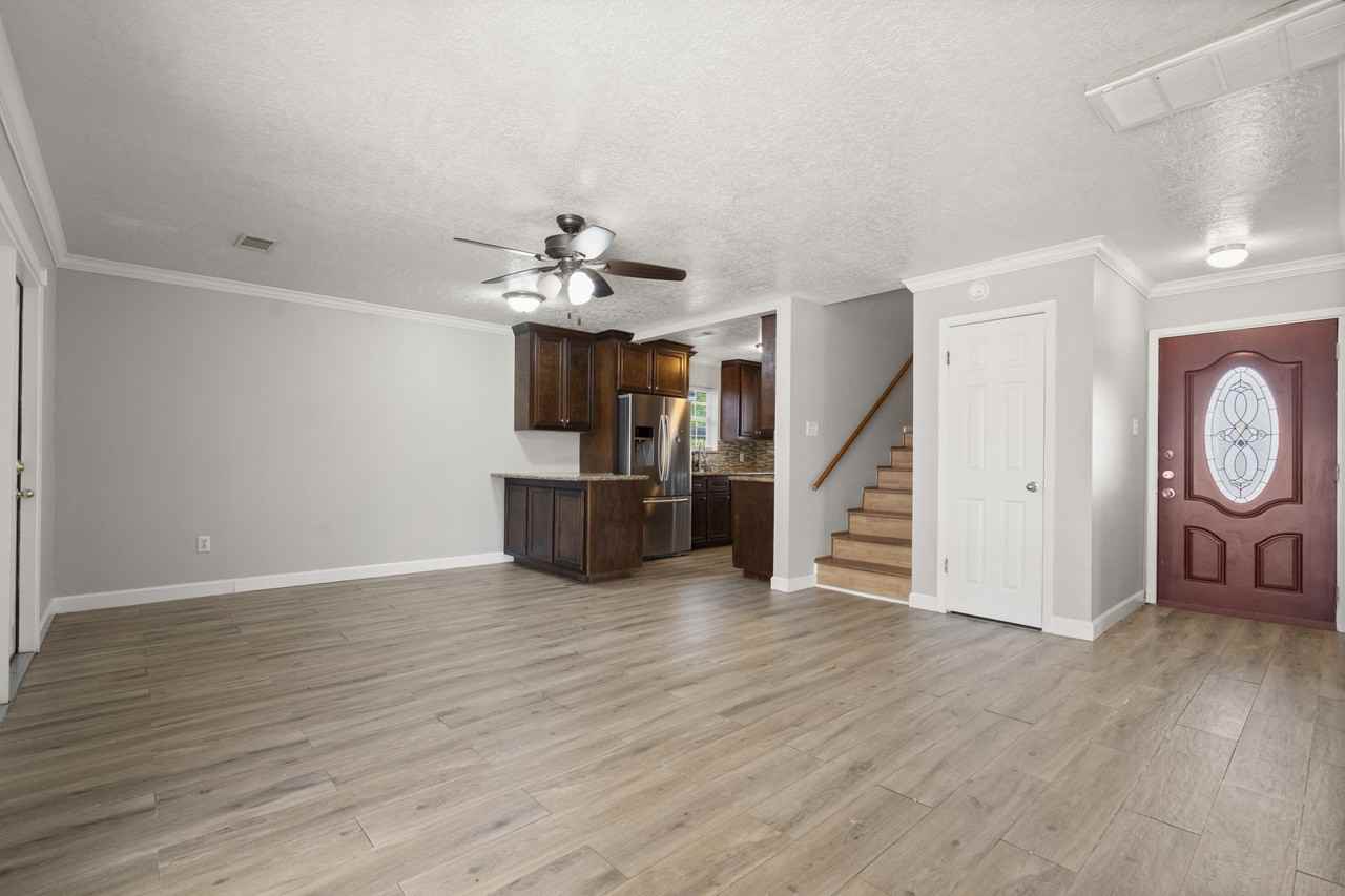 907 Northbend Dr - Photo 6 of 25