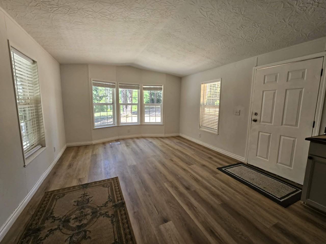 100 E Kilmarnock Rd - Photo 4 of 10