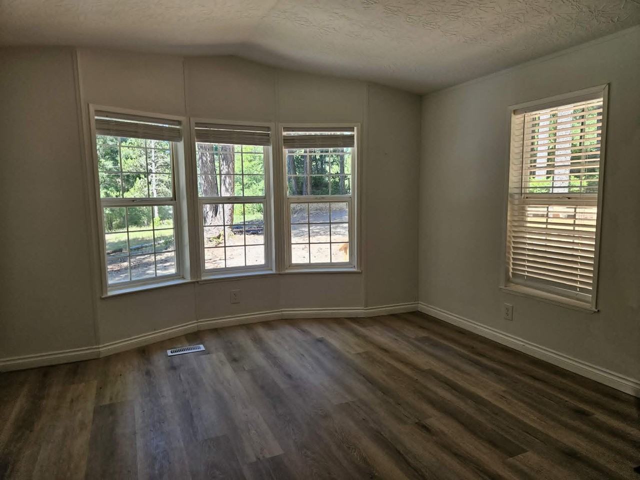 100 E Kilmarnock Rd - Photo 5 of 10