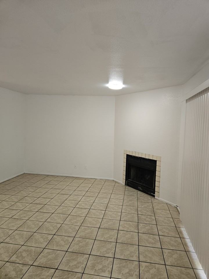 1684 W Park Wood Ln - Photo 3 of 11