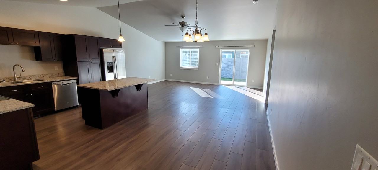 808 Foxglove Dr - Photo 2 of 16