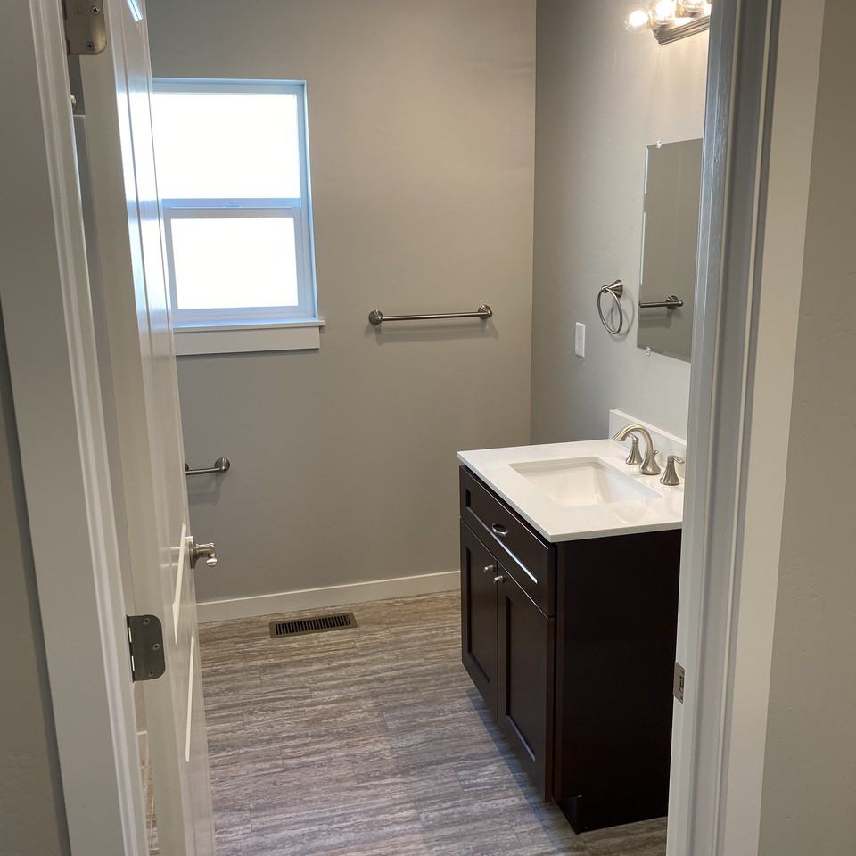 808 Foxglove Dr - Photo 7 of 16