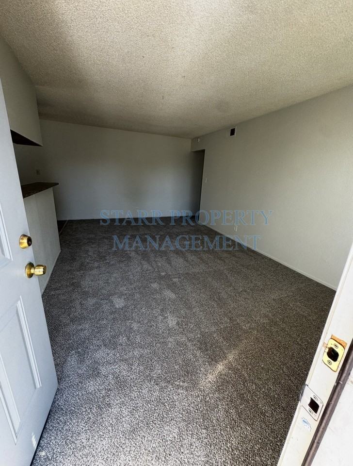 4479 La Cresta Way #4 - Photo 2 of 9