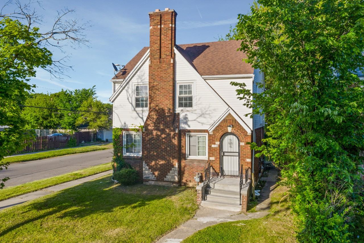 15514 Saint Marys St - Photo 2 of 24