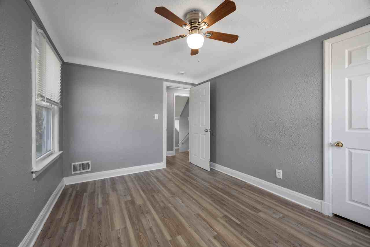 15514 Saint Marys St - Photo 4 of 24