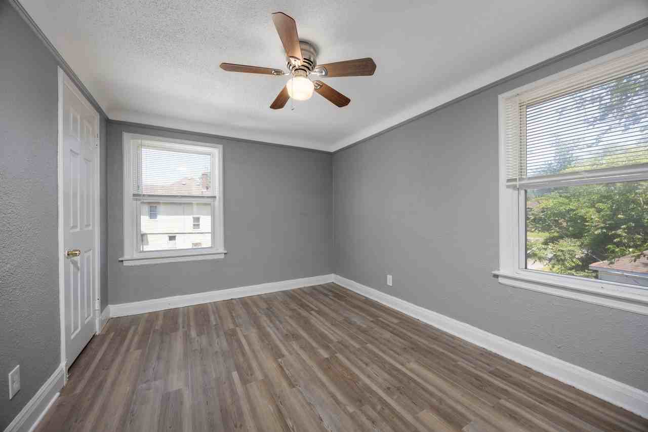 15514 Saint Marys St - Photo 5 of 24