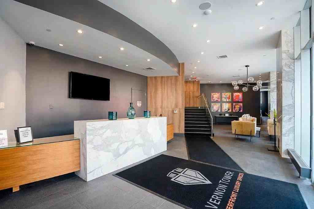 3143 Vernon Blvd #603 - Photo 4 of 7