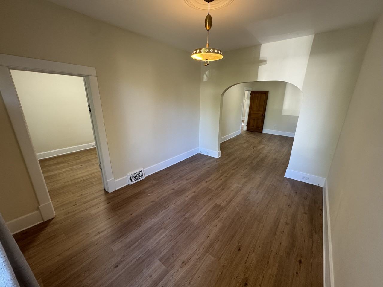 507 12a St N - Photo 2 of 9