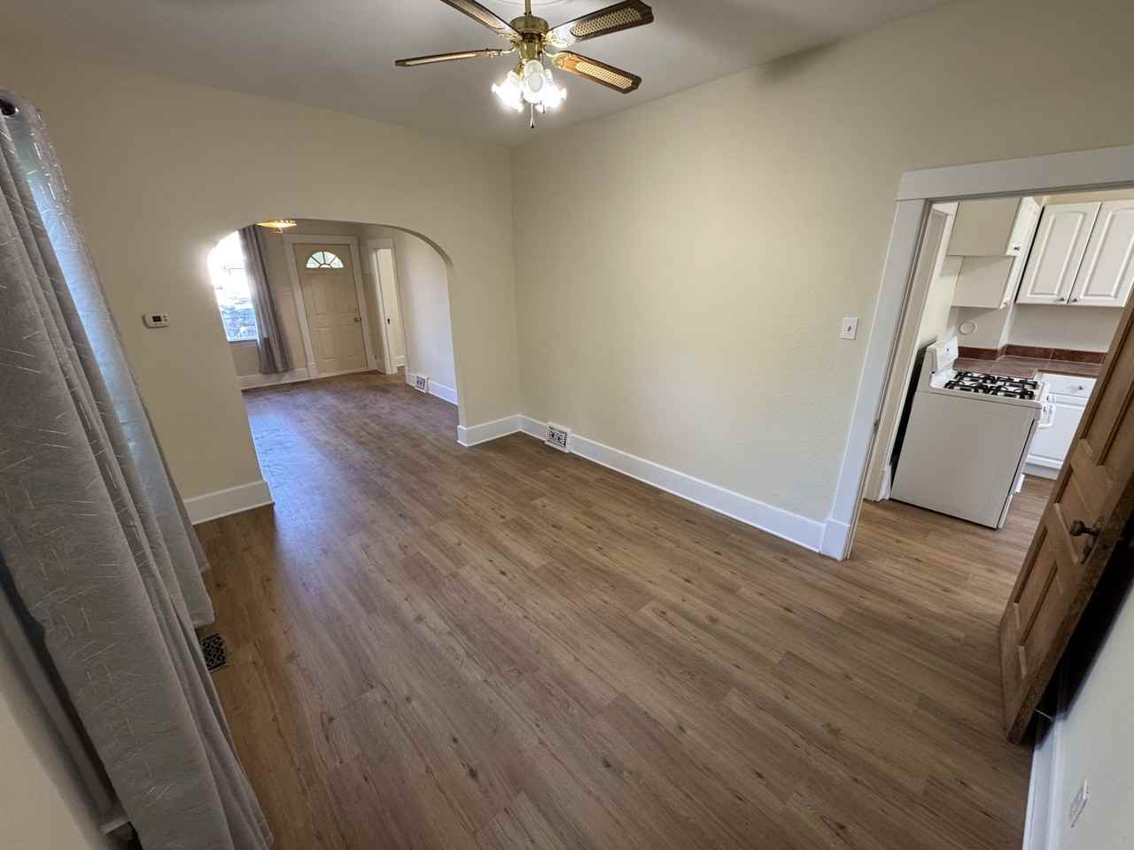 507 12a St N - Photo 3 of 9