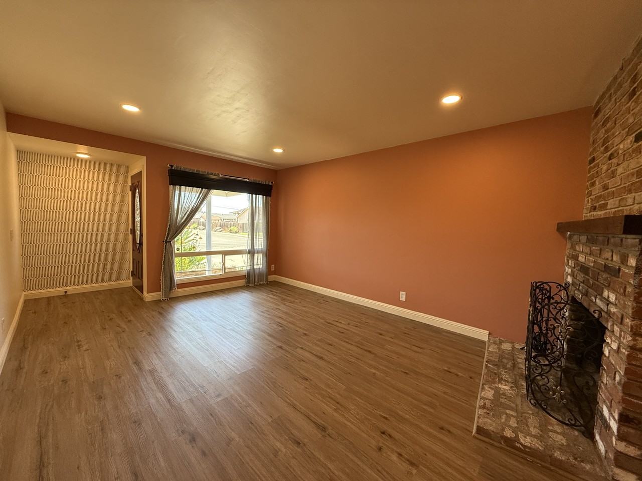 300 Amherst Pl - Photo 3 of 22