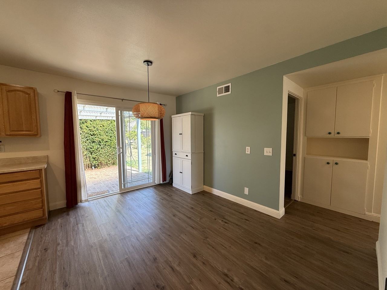 300 Amherst Pl - Photo 4 of 22