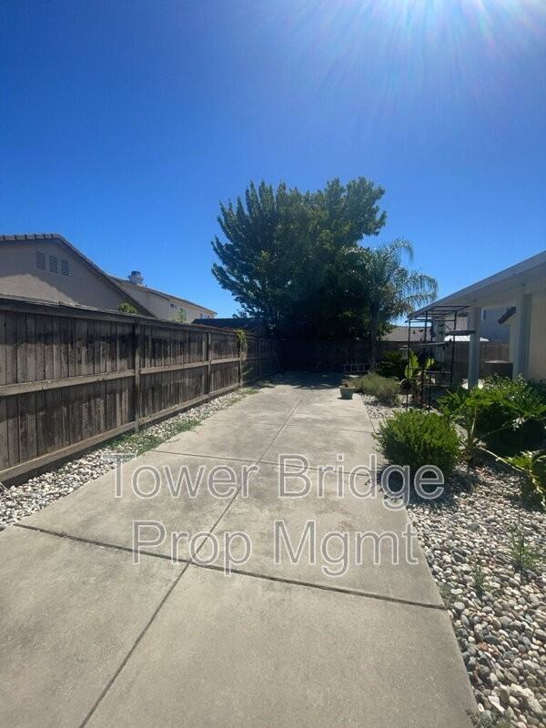 5501 Spring Falls Ct - Photo 4 of 8