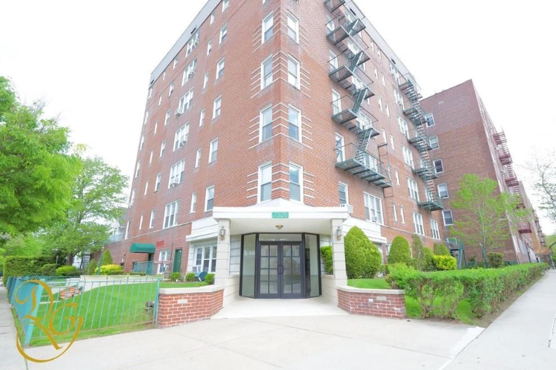 7520 Ridge Blvd #3E - Photo 2 of 7
