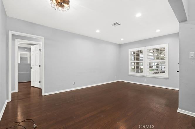 667 Marine St - Photo 3 of 20