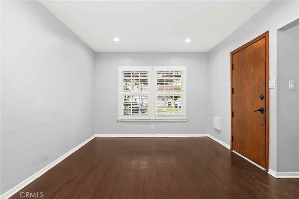 667 Marine St - Photo 6 of 20