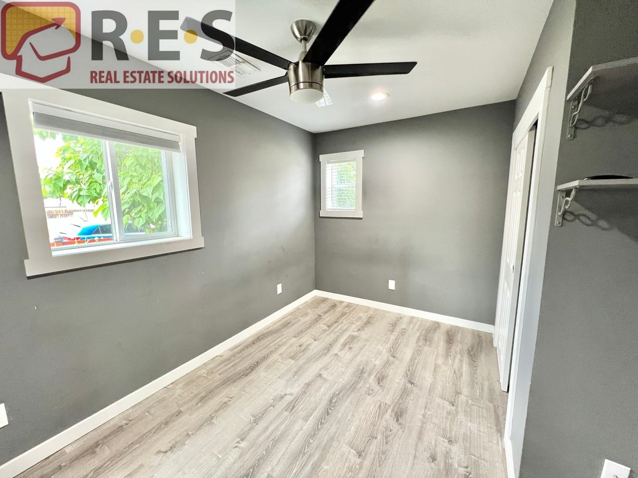 4801 S Fox St - Photo 5 of 9