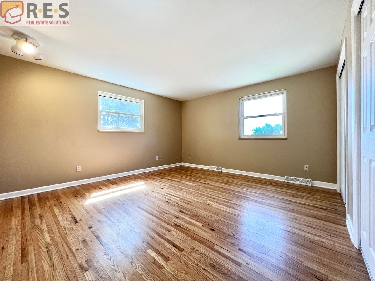 2021 W 82nd Pl - Photo 5 of 14