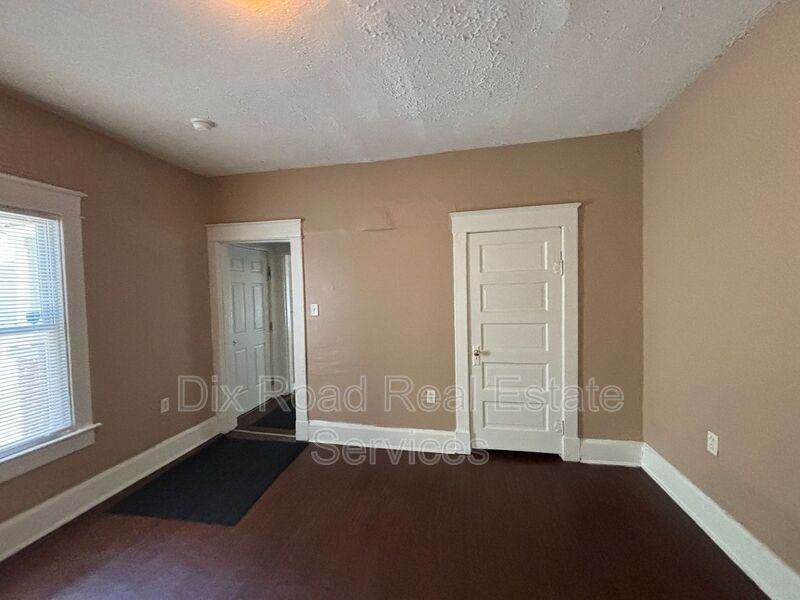 1618 Taylor Ave - Photo 5 of 12