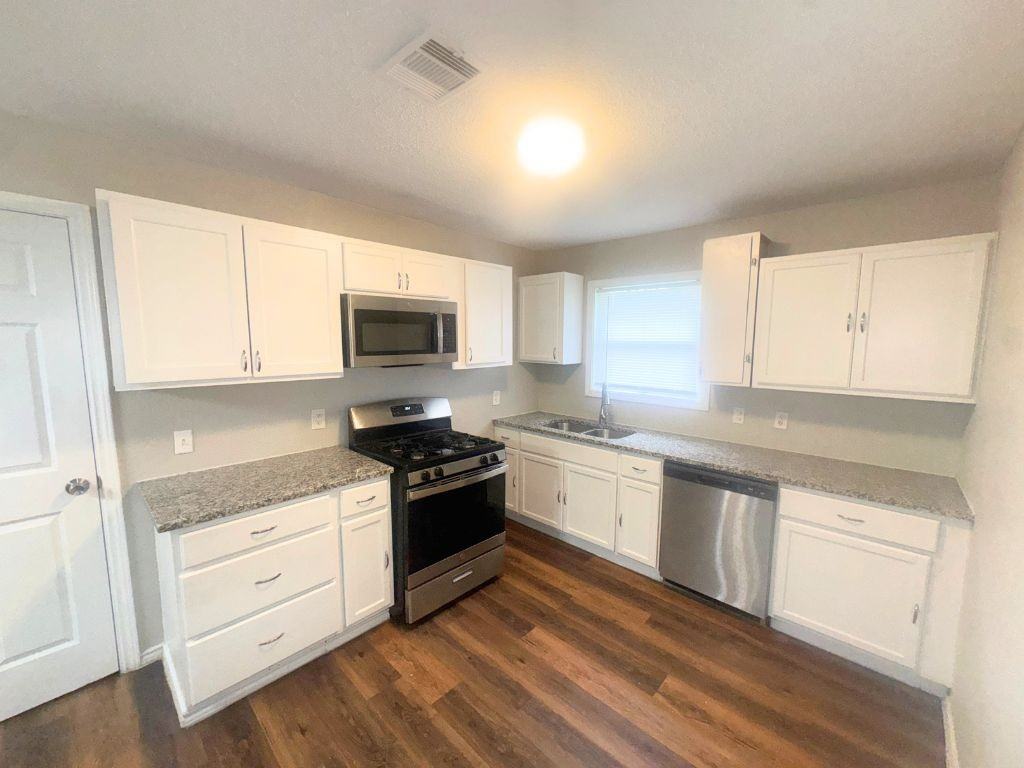 8238 Homewood Ln - Photo 7 of 19