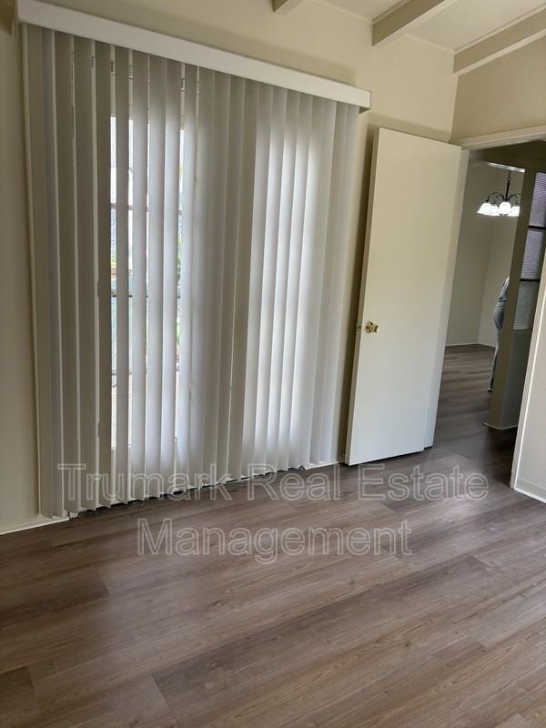 1037 E Glenoaks Blvd #A - Photo 2 of 8