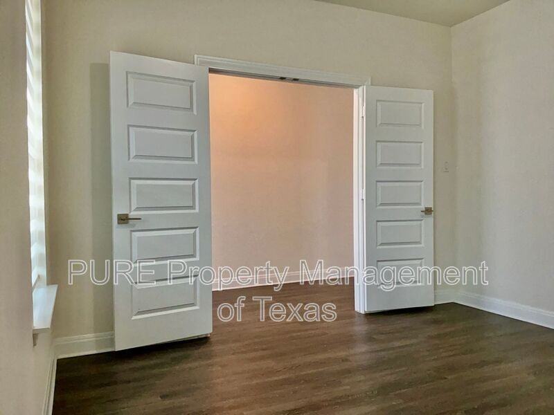1008 Brenham Ln - Photo 5 of 36