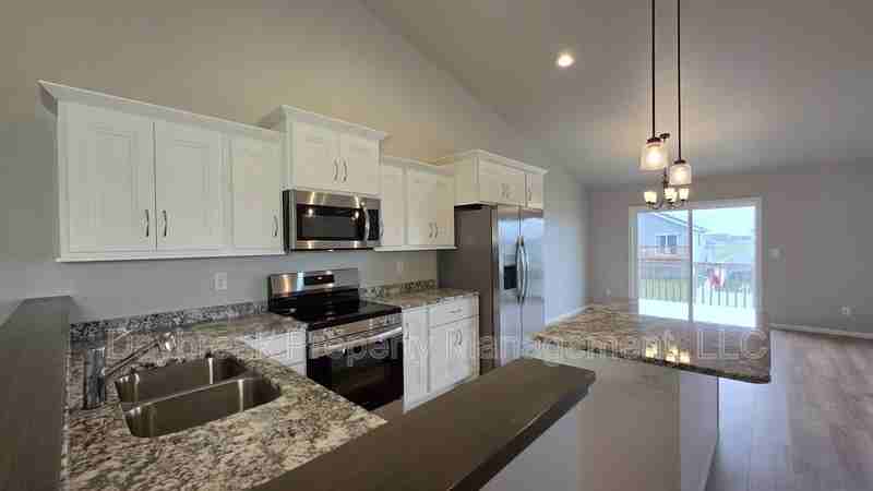 6305 83rd Ave S - Photo 4 of 36