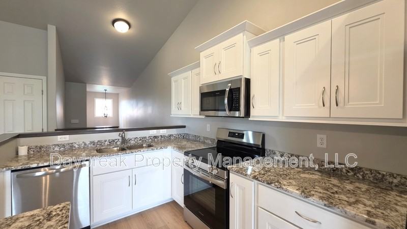 6305 83rd Ave S - Photo 5 of 36