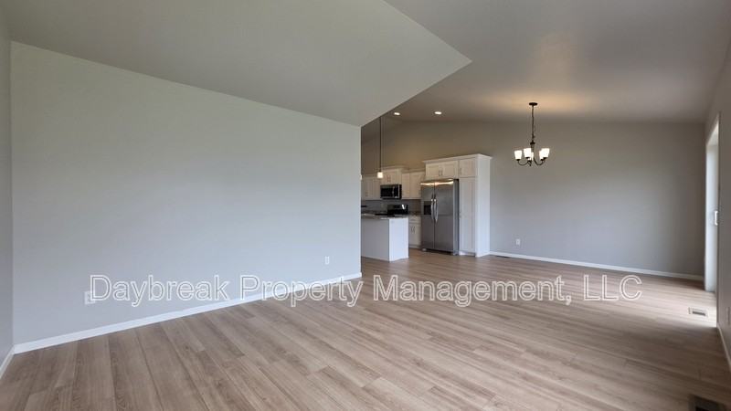 6305 83rd Ave S - Photo 7 of 36