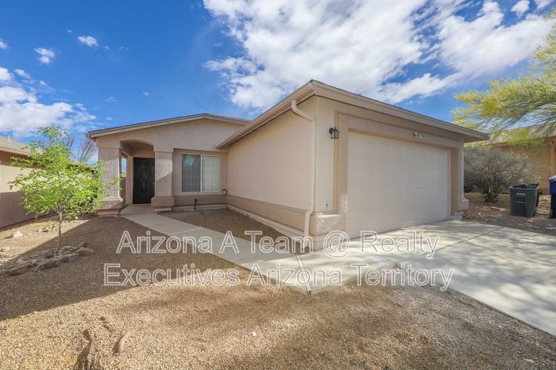 8873 E Rose Tree St - Photo 2 of 15
